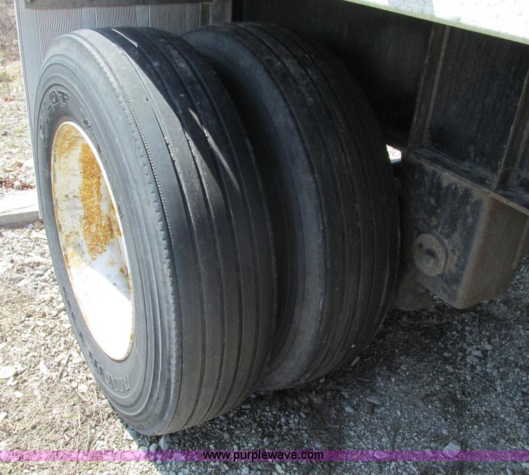 image for item F4494 2009 Transcraft 48' spread axle flat bed trailer