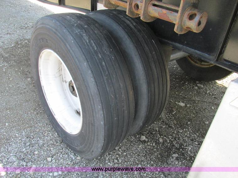 image for item F4494 2009 Transcraft 48' spread axle flat bed trailer