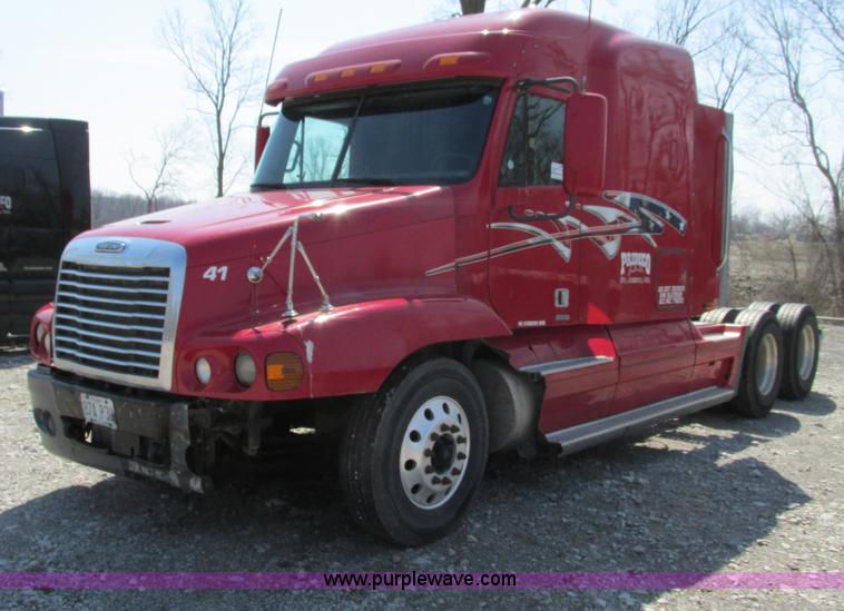 image for item F4495 2005 Freightliner Century Class S/T semi truck