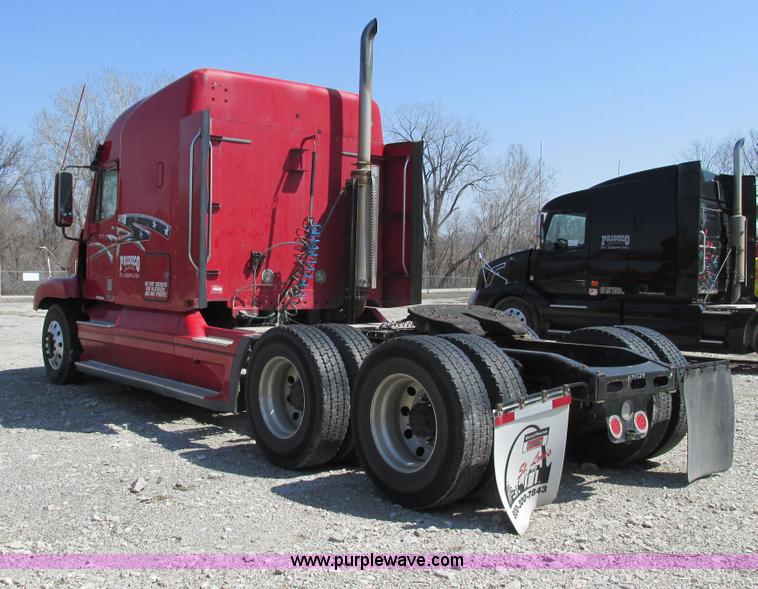 image for item F4495 2005 Freightliner Century Class S/T semi truck