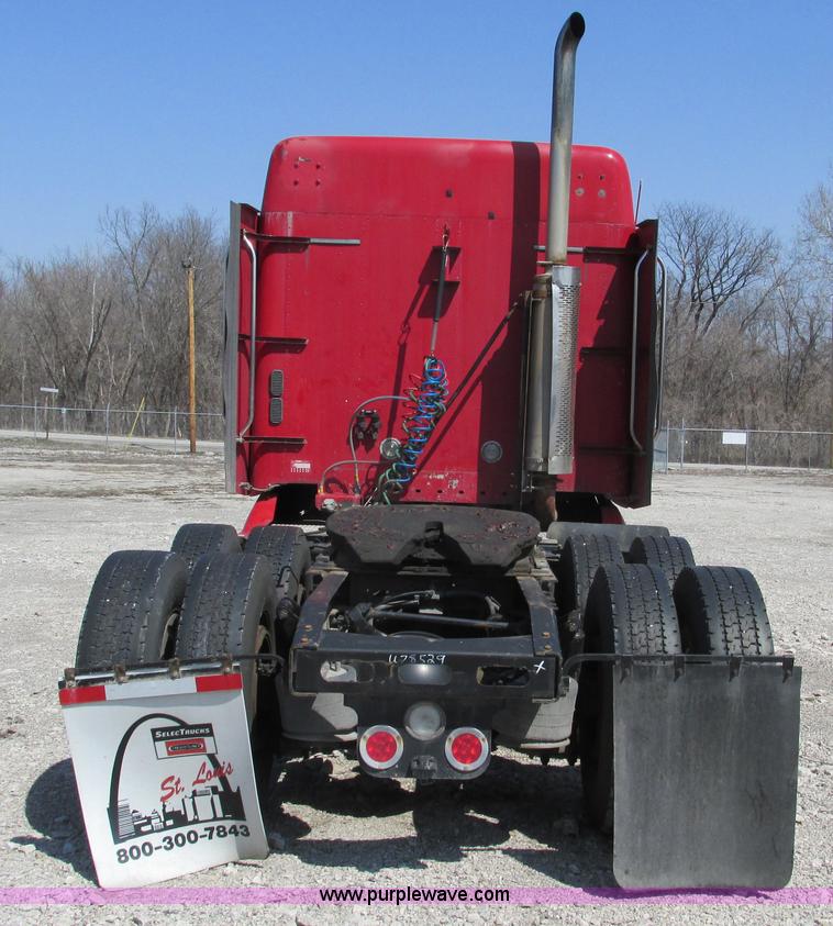 image for item F4495 2005 Freightliner Century Class S/T semi truck