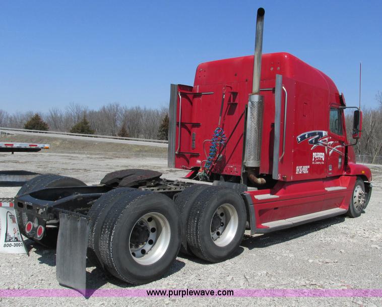 image for item F4495 2005 Freightliner Century Class S/T semi truck
