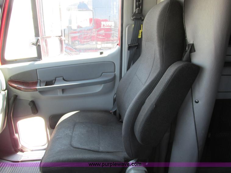 image for item F4495 2005 Freightliner Century Class S/T semi truck