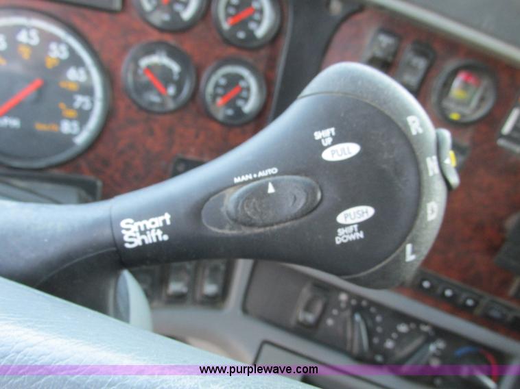 image for item F4495 2005 Freightliner Century Class S/T semi truck