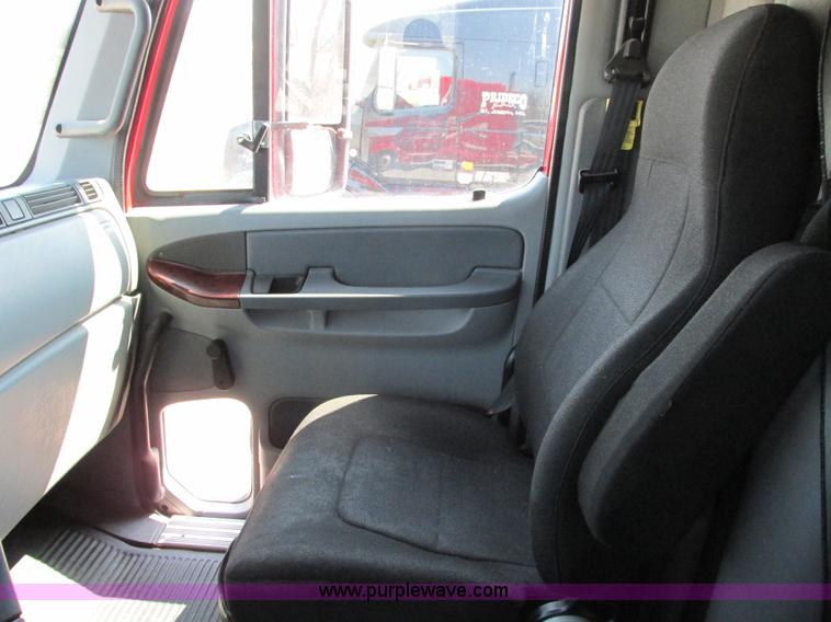 image for item F4495 2005 Freightliner Century Class S/T semi truck