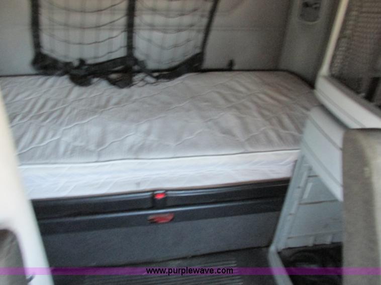 image for item F4495 2005 Freightliner Century Class S/T semi truck