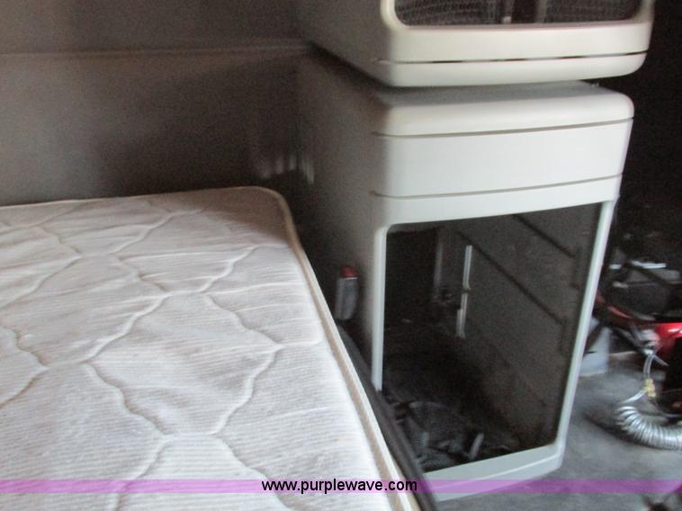 image for item F4495 2005 Freightliner Century Class S/T semi truck