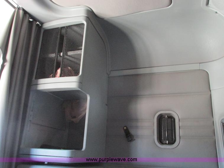 image for item F4495 2005 Freightliner Century Class S/T semi truck