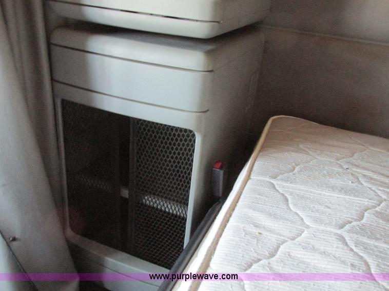 image for item F4495 2005 Freightliner Century Class S/T semi truck