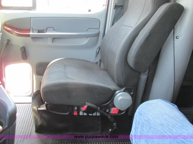 image for item F4495 2005 Freightliner Century Class S/T semi truck