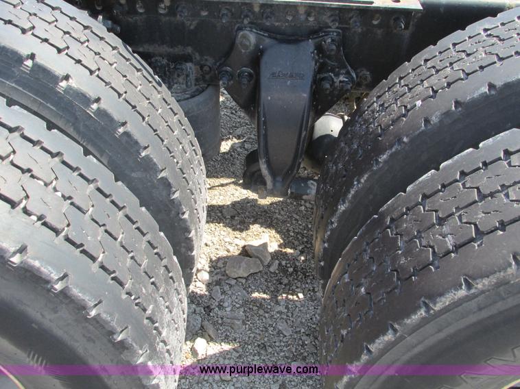 image for item F4495 2005 Freightliner Century Class S/T semi truck