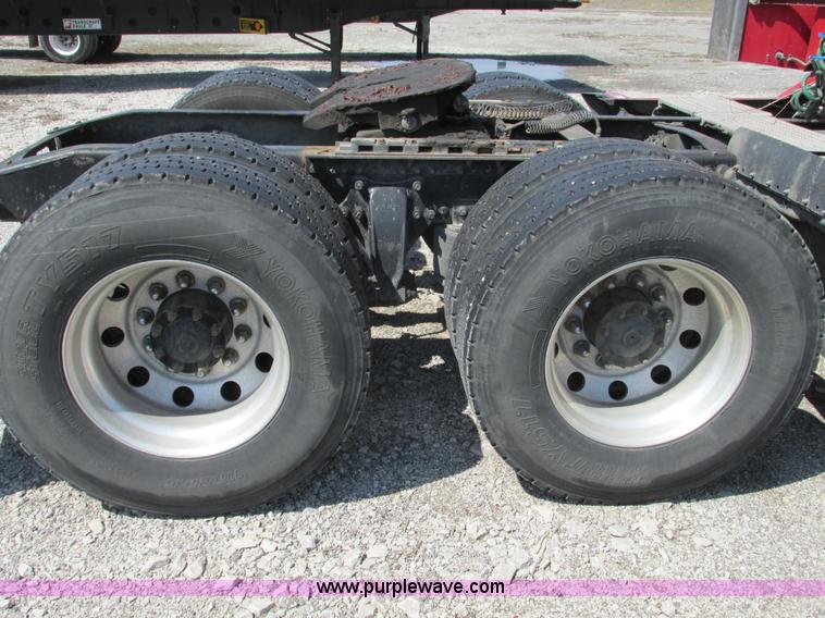 image for item F4495 2005 Freightliner Century Class S/T semi truck