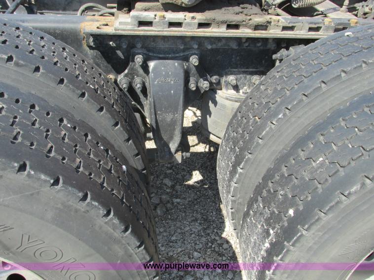 image for item F4495 2005 Freightliner Century Class S/T semi truck