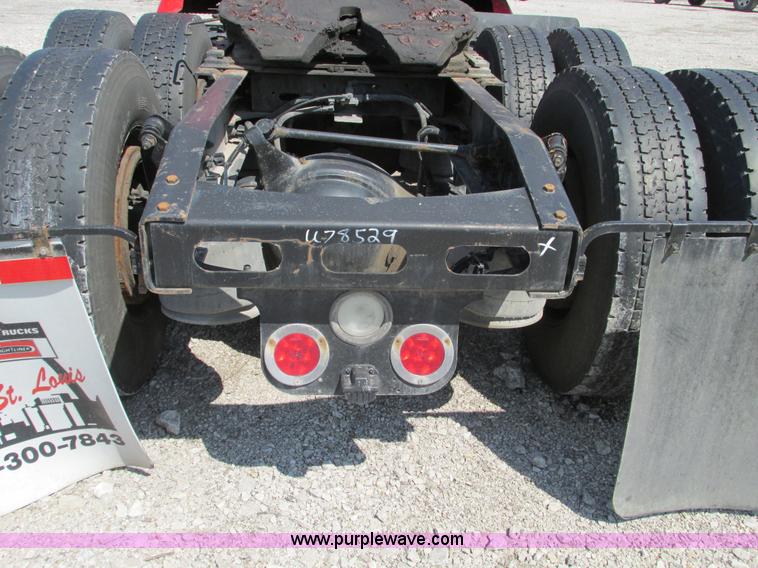 image for item F4495 2005 Freightliner Century Class S/T semi truck