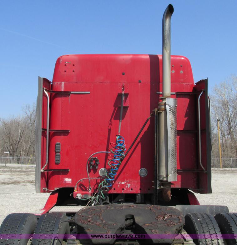 image for item F4495 2005 Freightliner Century Class S/T semi truck