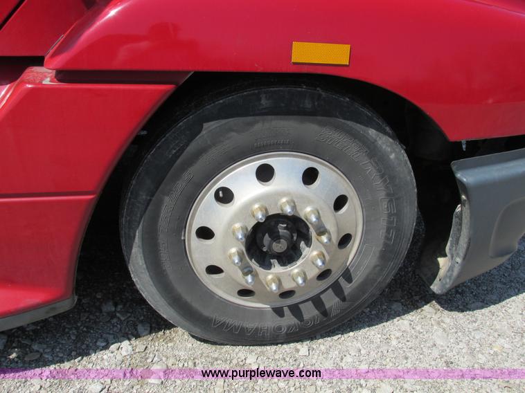 image for item F4495 2005 Freightliner Century Class S/T semi truck