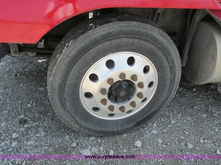 image for item F4495 2005 Freightliner Century Class S/T semi truck