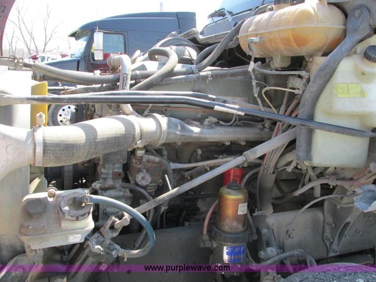 image for item F4495 2005 Freightliner Century Class S/T semi truck