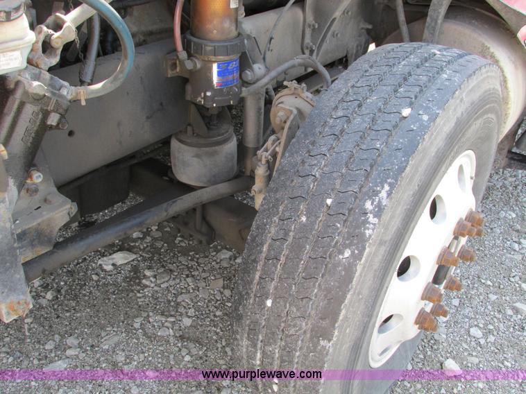 image for item F4495 2005 Freightliner Century Class S/T semi truck