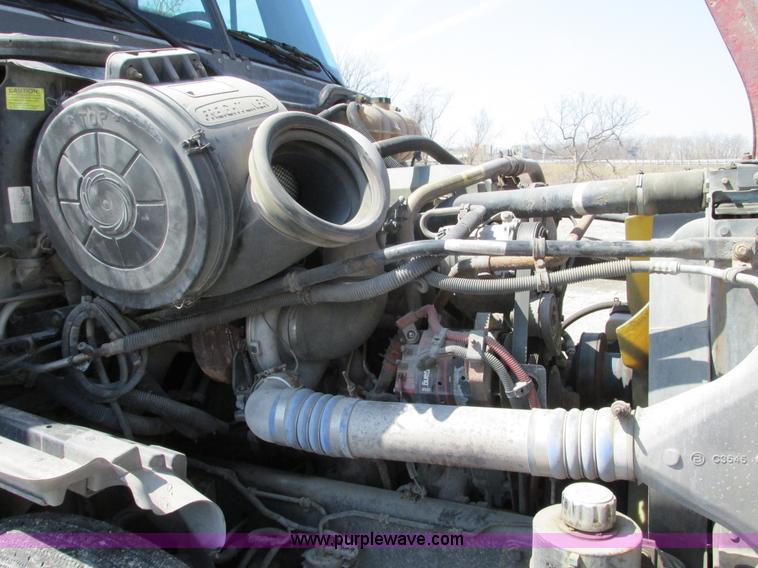 image for item F4495 2005 Freightliner Century Class S/T semi truck