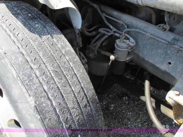 image for item F4495 2005 Freightliner Century Class S/T semi truck