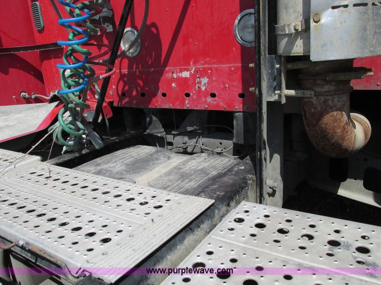 image for item F4495 2005 Freightliner Century Class S/T semi truck