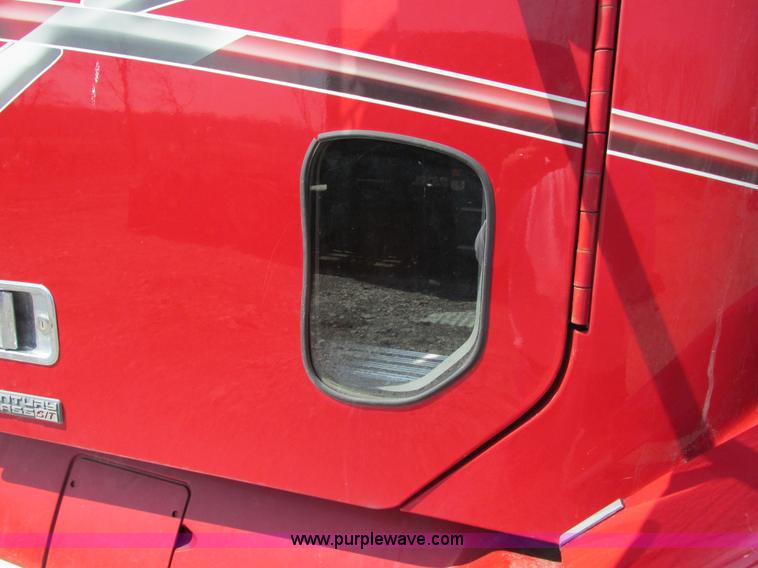 image for item F4495 2005 Freightliner Century Class S/T semi truck