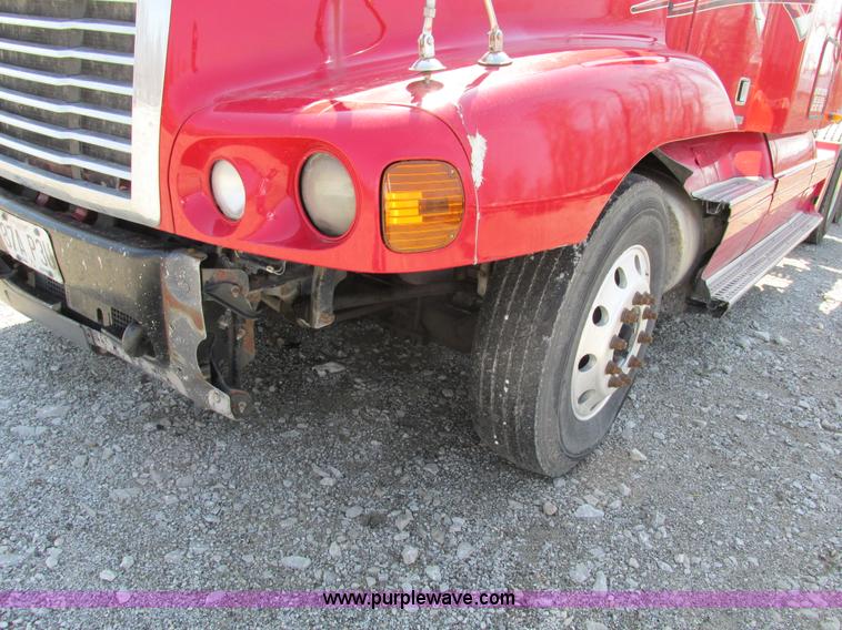 image for item F4495 2005 Freightliner Century Class S/T semi truck