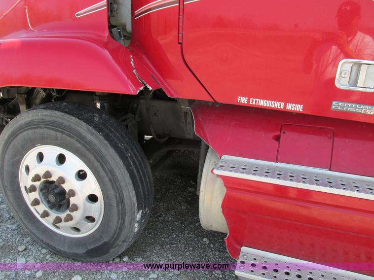 image for item F4495 2005 Freightliner Century Class S/T semi truck