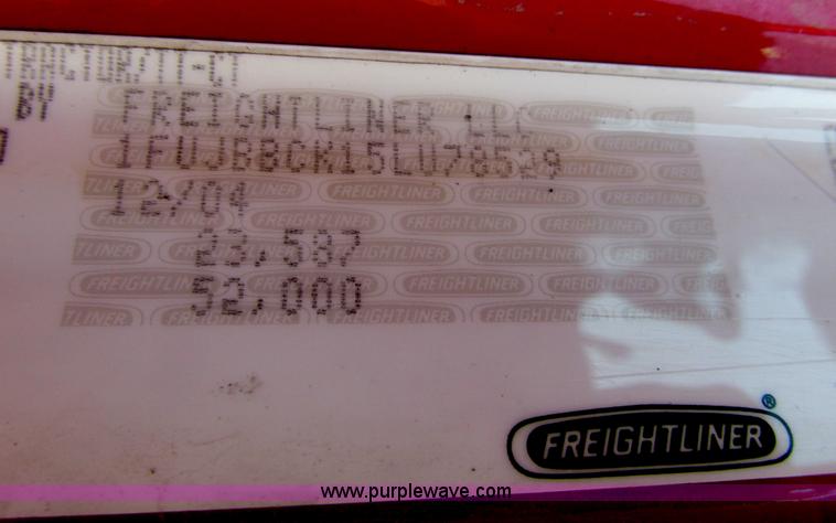 image for item F4495 2005 Freightliner Century Class S/T semi truck