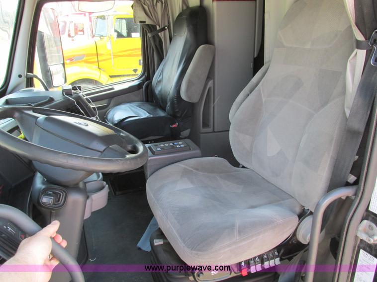 image for item F4496 2007 Volvo VN series tenth anniversary edition semi truck
