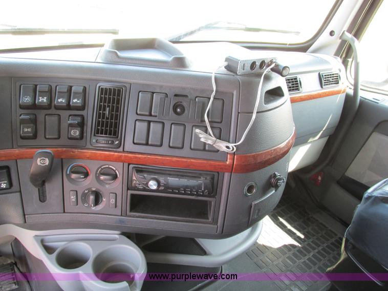 image for item F4496 2007 Volvo VN series tenth anniversary edition semi truck