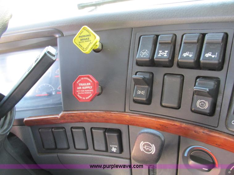 image for item F4496 2007 Volvo VN series tenth anniversary edition semi truck