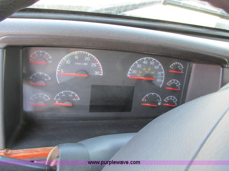 image for item F4496 2007 Volvo VN series tenth anniversary edition semi truck