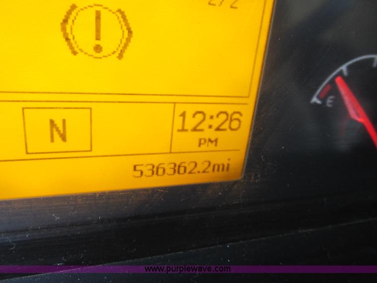 image for item F4496 2007 Volvo VN series tenth anniversary edition semi truck