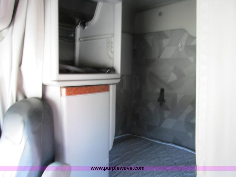 image for item F4496 2007 Volvo VN series tenth anniversary edition semi truck