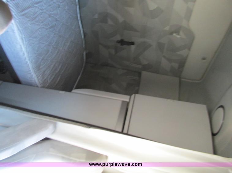 image for item F4496 2007 Volvo VN series tenth anniversary edition semi truck