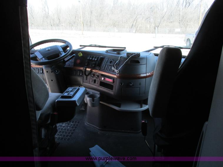 image for item F4496 2007 Volvo VN series tenth anniversary edition semi truck