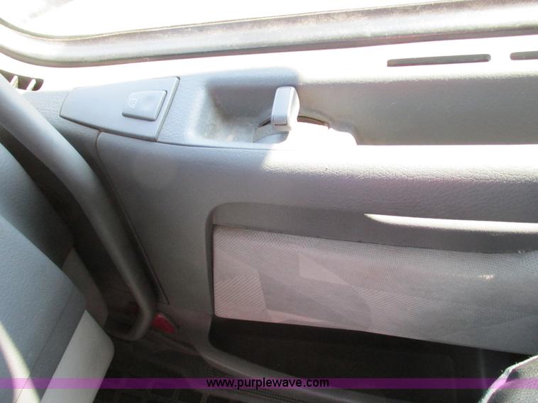 image for item F4496 2007 Volvo VN series tenth anniversary edition semi truck