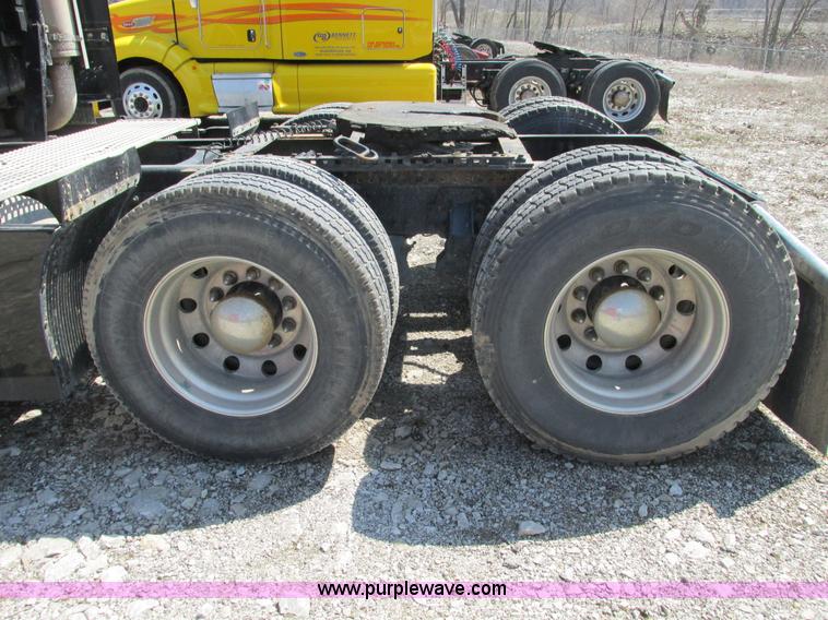 image for item F4496 2007 Volvo VN series tenth anniversary edition semi truck