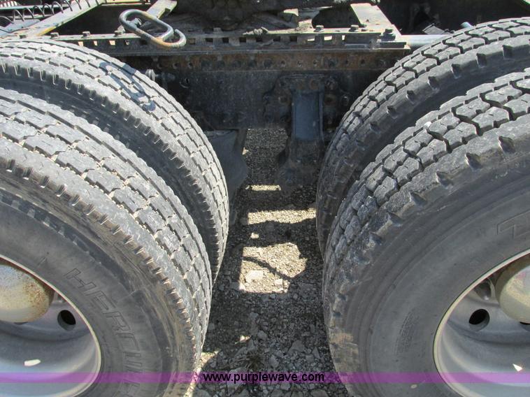 image for item F4496 2007 Volvo VN series tenth anniversary edition semi truck