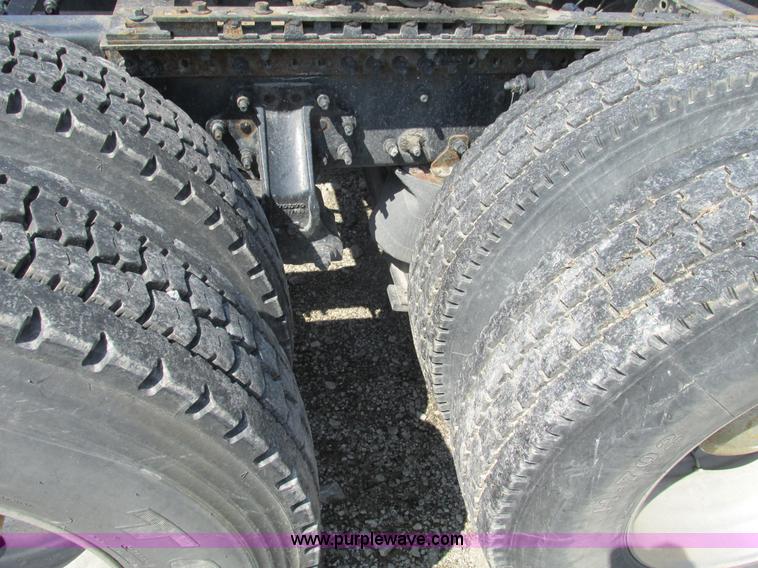 image for item F4496 2007 Volvo VN series tenth anniversary edition semi truck