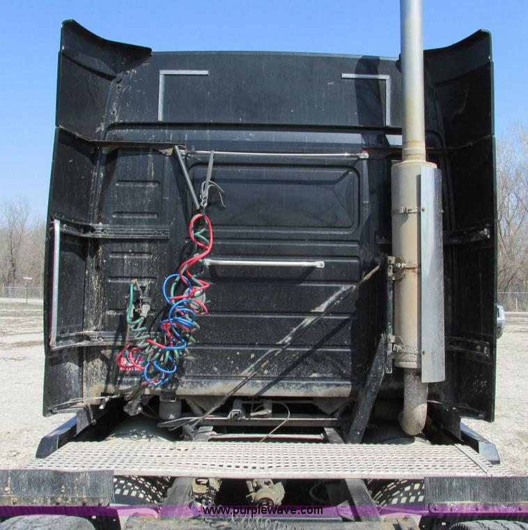 image for item F4496 2007 Volvo VN series tenth anniversary edition semi truck