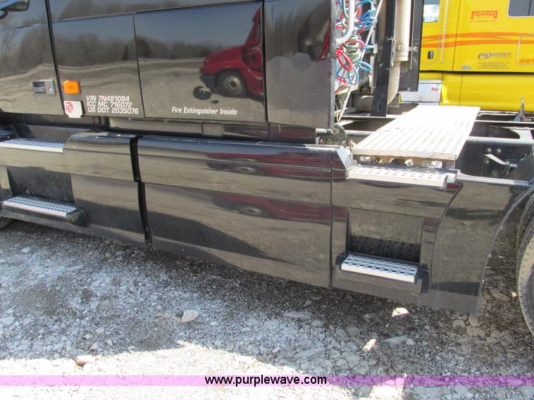 image for item F4496 2007 Volvo VN series tenth anniversary edition semi truck