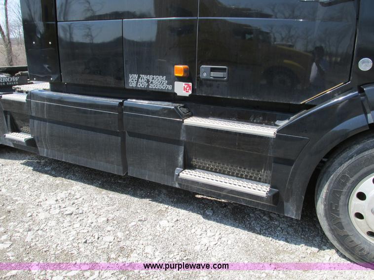 image for item F4496 2007 Volvo VN series tenth anniversary edition semi truck