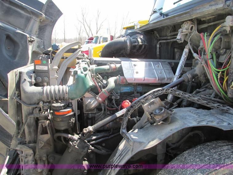 image for item F4496 2007 Volvo VN series tenth anniversary edition semi truck