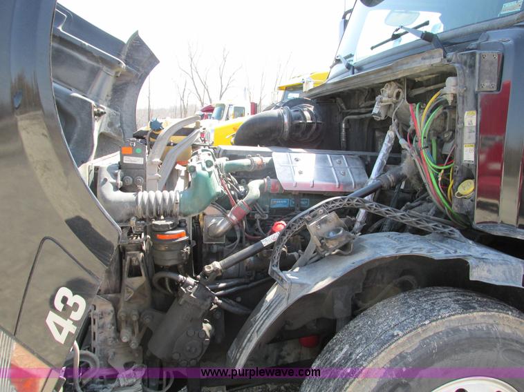 image for item F4496 2007 Volvo VN series tenth anniversary edition semi truck