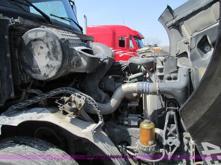 image for item F4496 2007 Volvo VN series tenth anniversary edition semi truck