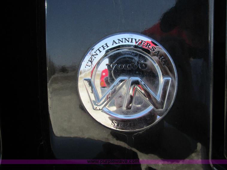 image for item F4496 2007 Volvo VN series tenth anniversary edition semi truck