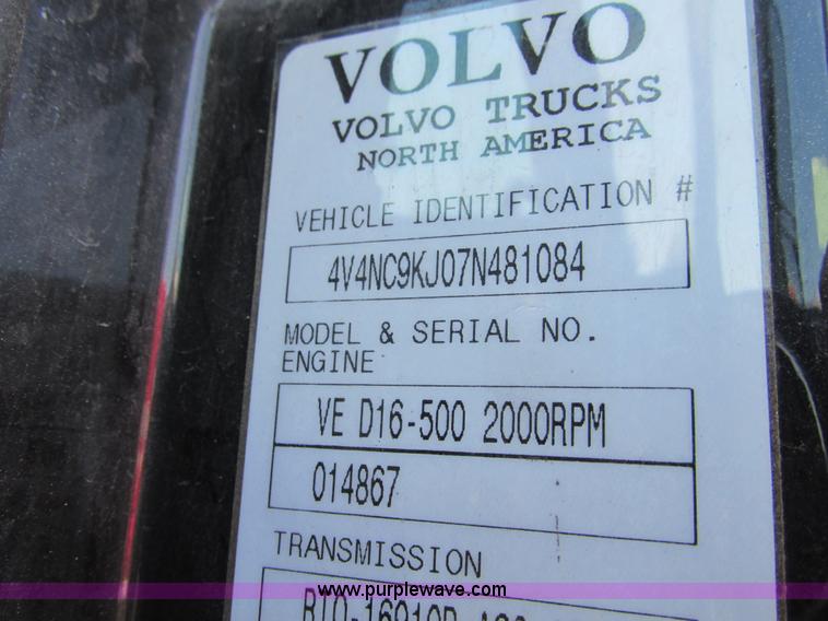 image for item F4496 2007 Volvo VN series tenth anniversary edition semi truck